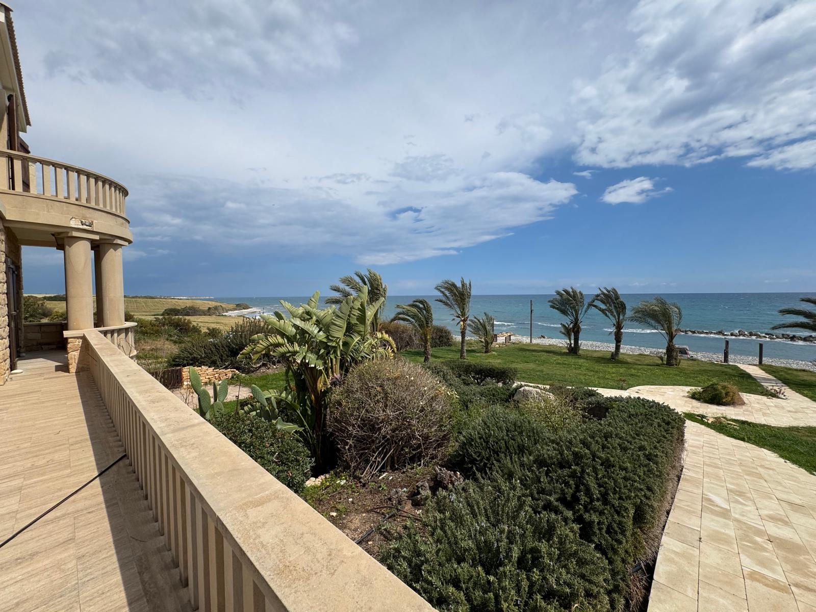 Mediterranean garden and balcony, Holina Executive estate